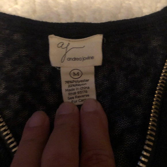 Cold shoulder zip front 3/4 sleeve sweater - Picture 7 of 7